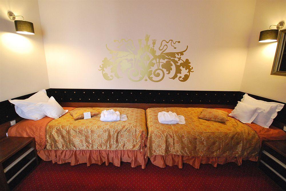 Dwor Kombornia Hotel&Spa Exterior foto