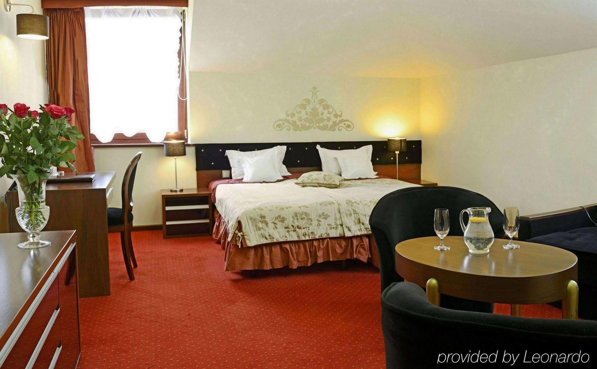 Dwor Kombornia Hotel&Spa Exterior foto